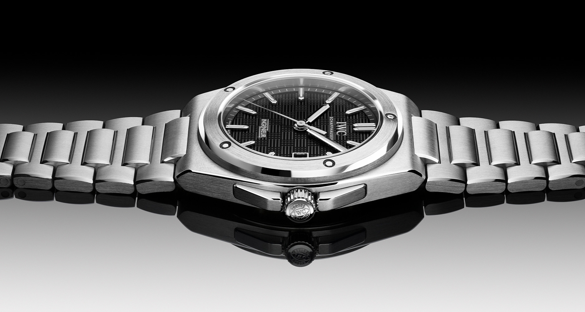 The case and design of the IWC Ingenieur Automatic 40 has been improved for a better fit.