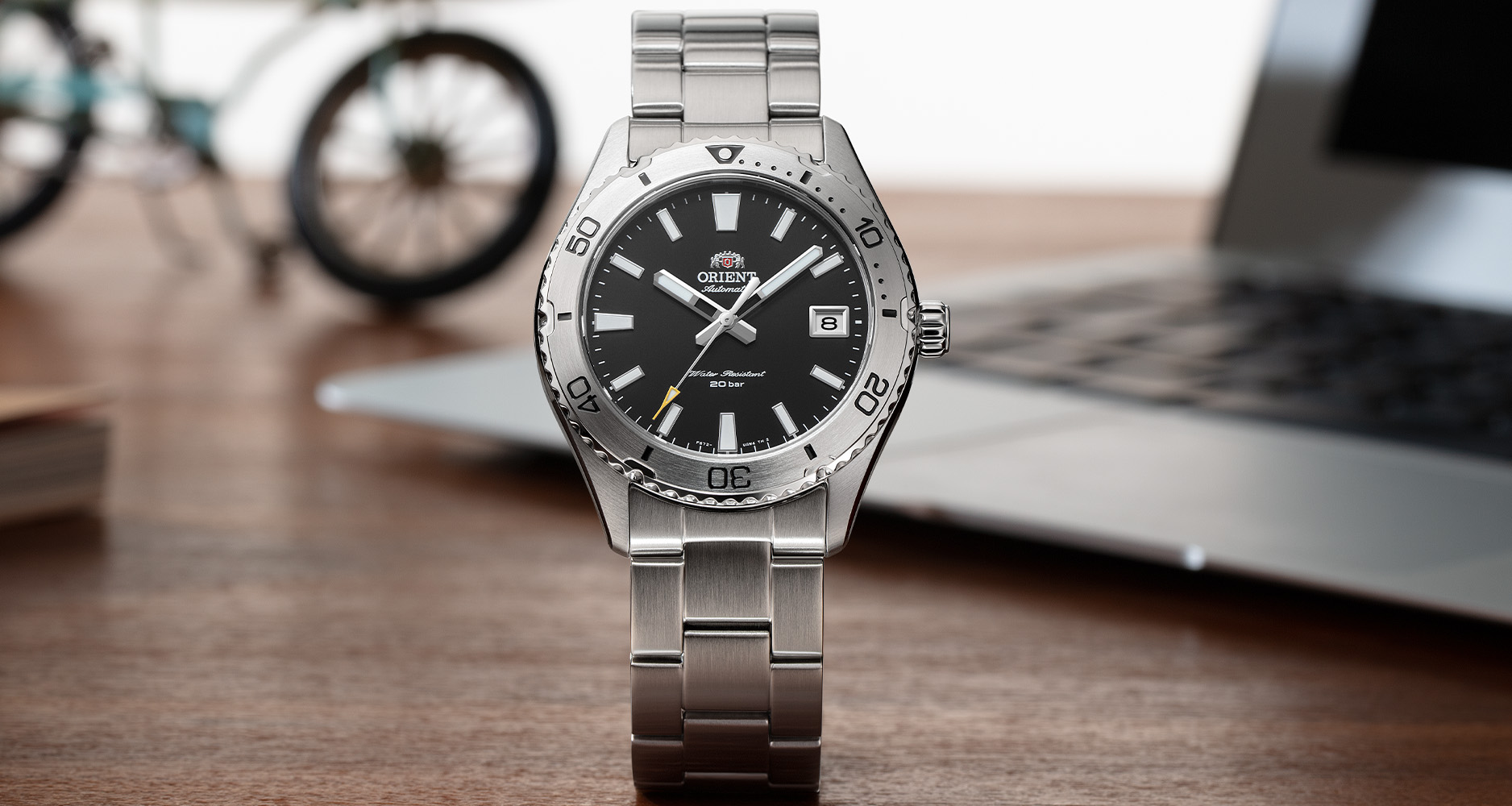 The Orient Mako 40 Diver watch in steel case and bracelet.